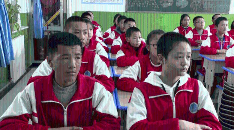 河南方城再通报学校火灾事故：起火宿舍其中一个门未落锁，该宿舍当晚住有32名学生